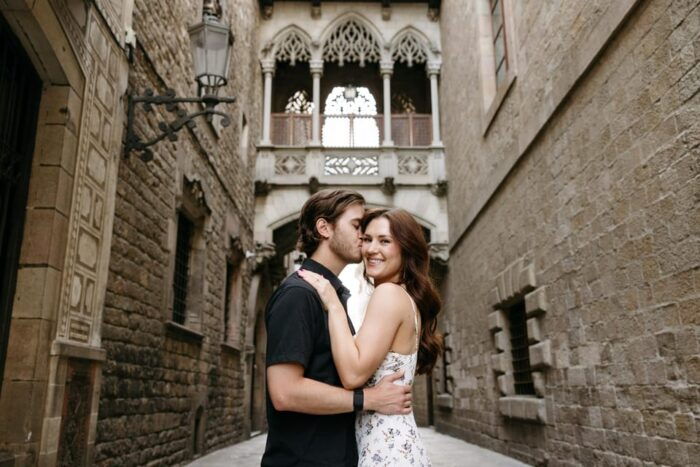 Barcelona: Private Photoshoot With a Professional - Exploring the Gothic Quarter