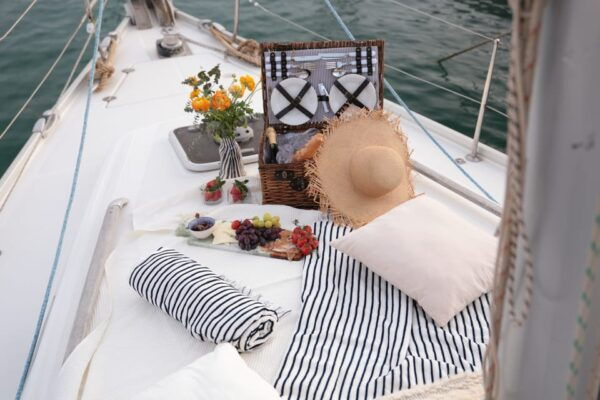 Barcelona: Private Romantic Sailing Tour With Drinks - Frequently Asked Questions