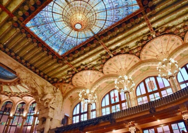 Barcelona: Private Tour Barcelona, Montjuic & Palau - Key Attractions