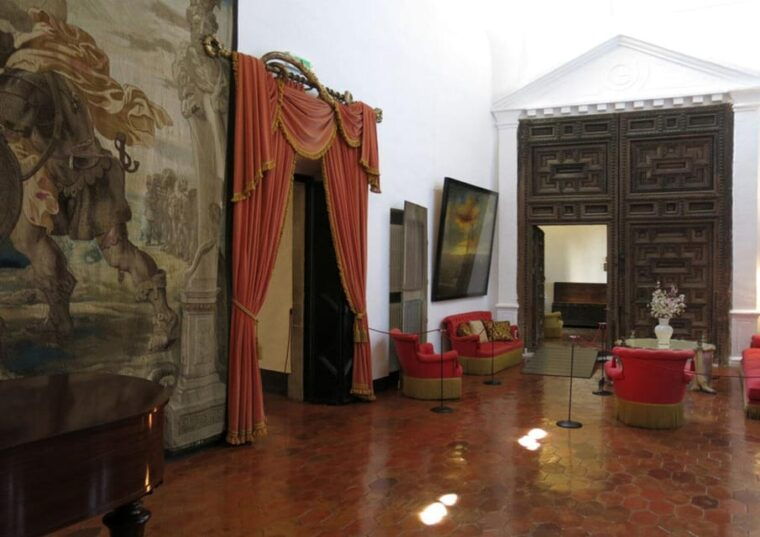 Barcelona: Private Tour Dalí, Cadaqués and Girona - Dalí Theatre and Museum in Figueres