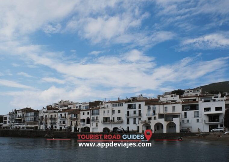 Barcelona: Private Tour Medieval Villages & Cadaqués - Wine Experience