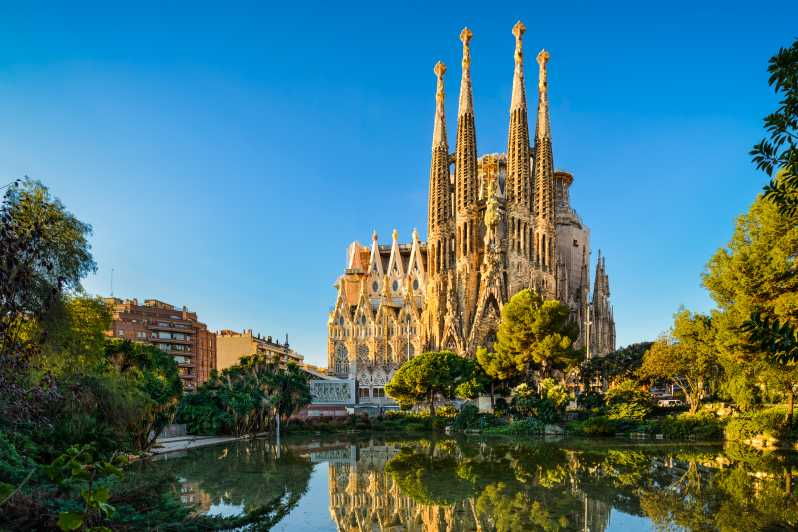 Barcelona Private Tour: Sagrada Familia,Park Güell & Pedrera - Key Points