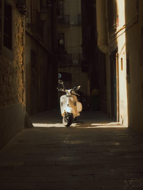 Barcelona: PRIVATE Vespa Tour With Tapas and Wine Tasting - Exploring Barcelona by Vespa