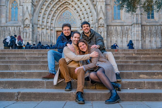 Barcelona: Professional Photoshoot at Gothic Quarter - Meeting and Pickup