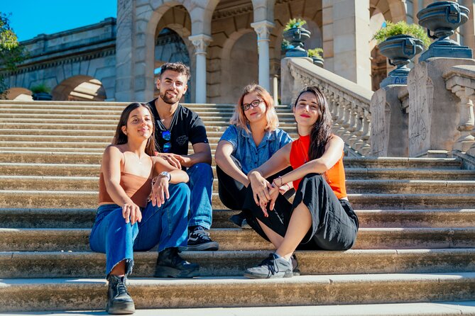 Barcelona: Professional Photoshoot Outside Arc De Triomf - Cancellation Policy