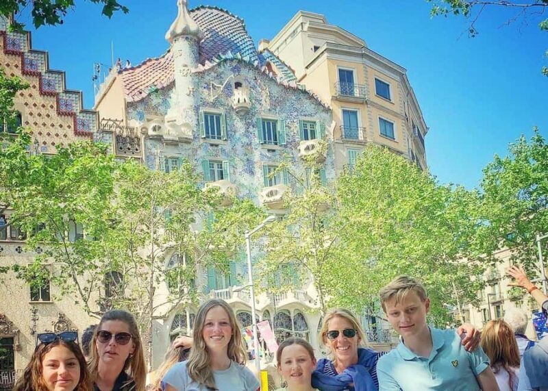 Barcelona: Ramblas, Old Town & Gaudí Houses Walking Tour - Good To Know
