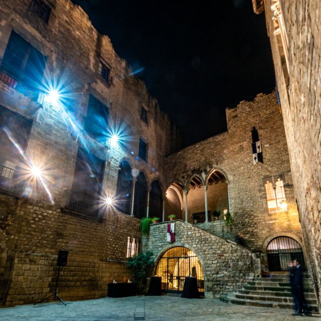 Barcelona: Requesens Palace Tour and Medieval Show - Meeting Point Information
