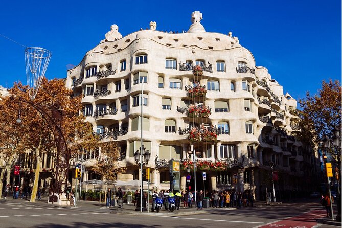 Barcelona: Reserved Entrance to Casa Mila (La Pedrera) With Audio - Audio Guide Features