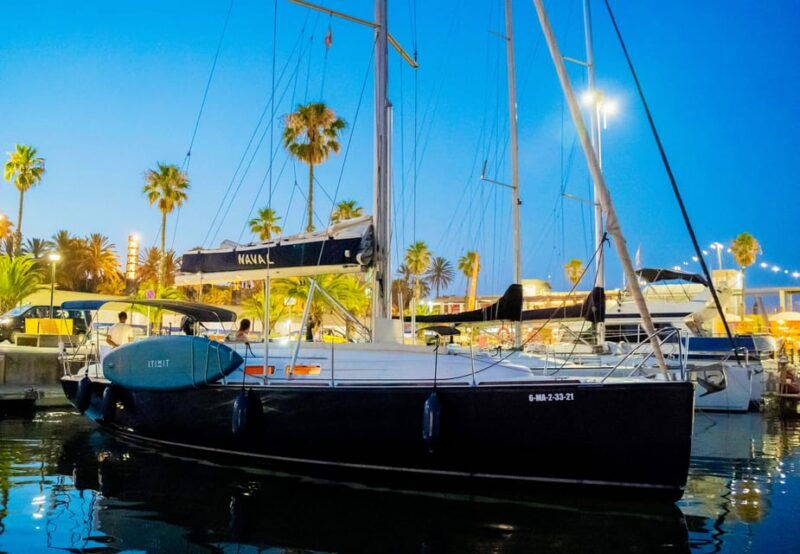 Barcelona: Romantic Dinner and Night in a Cabin on a Sailboat - Key Points