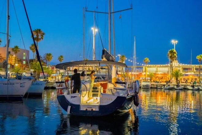 Barcelona: Romantic Sailboat Dinner Cruise for 2 - Additional Information