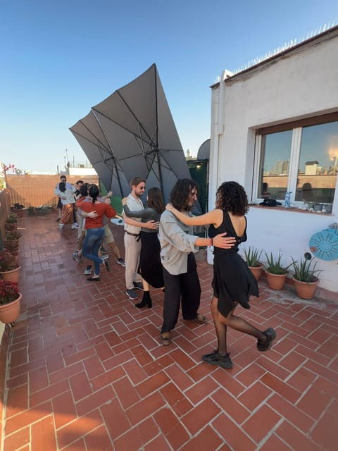 Barcelona: Rooftop Tango Lesson With Drinks and Videos - Class Details