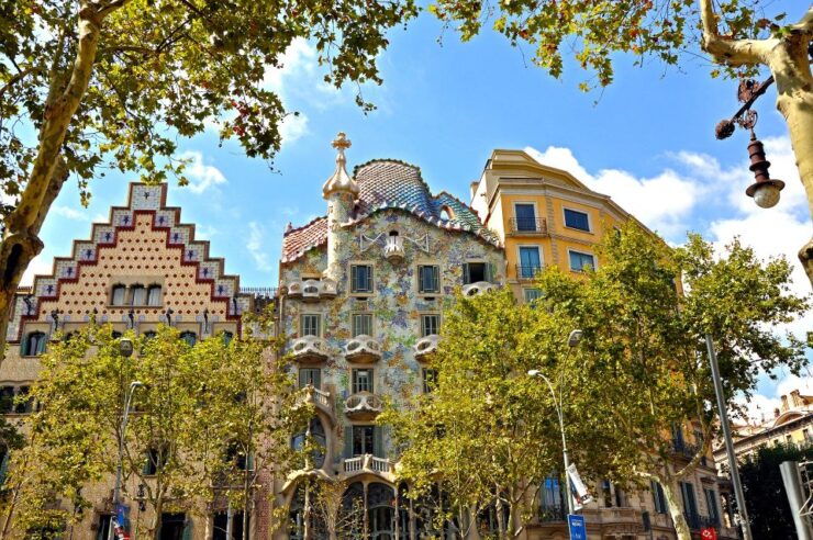Barcelona: Sagrada Família and Gaudí Houses Tour - Highlights of the Tour