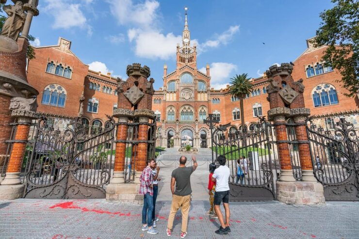 Barcelona: Sagrada Familia and Highlights 5h Vespa Tour - Good To Know