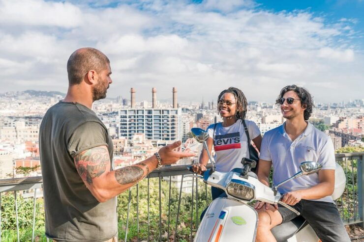 Barcelona: Sagrada Familia and Highlights 5h Vespa Tour - Itinerary