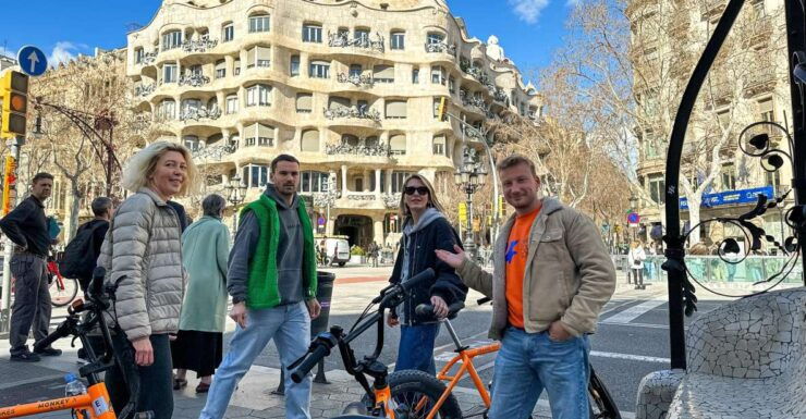 Barcelona: Sagrada Familia and Highlights Guided Bike Tour - Tour Details