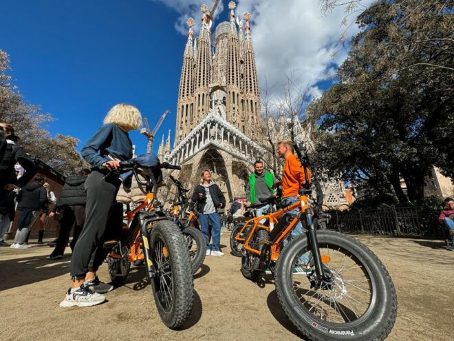 Barcelona: Sagrada Familia and Highlights Guided Bike Tour - Important Information