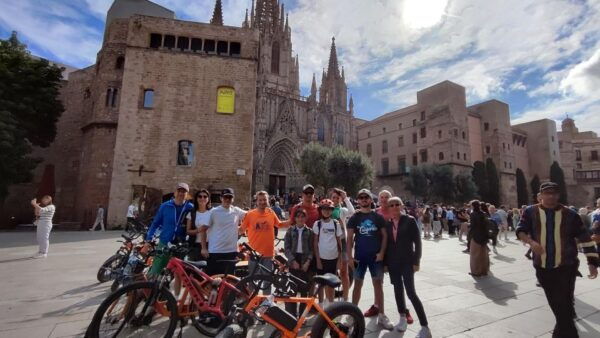 Barcelona: Sagrada Familia and Highlights Guided Bike Tour - Meeting Point