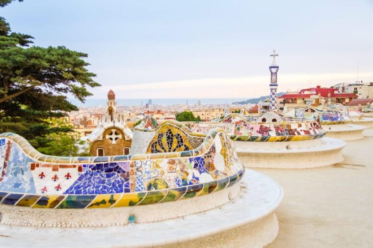 Barcelona: Sagrada Família and Park Güell Guided Tour - Meeting Point