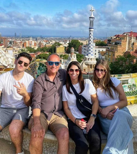 Barcelona: Sagrada Familia and Park Güell With Hotel Pickup - Discovering Modernist Architecture