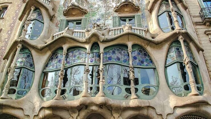 Barcelona: Sagrada Familia, Batlló, Park Güell, and Bus Tour - Full Description