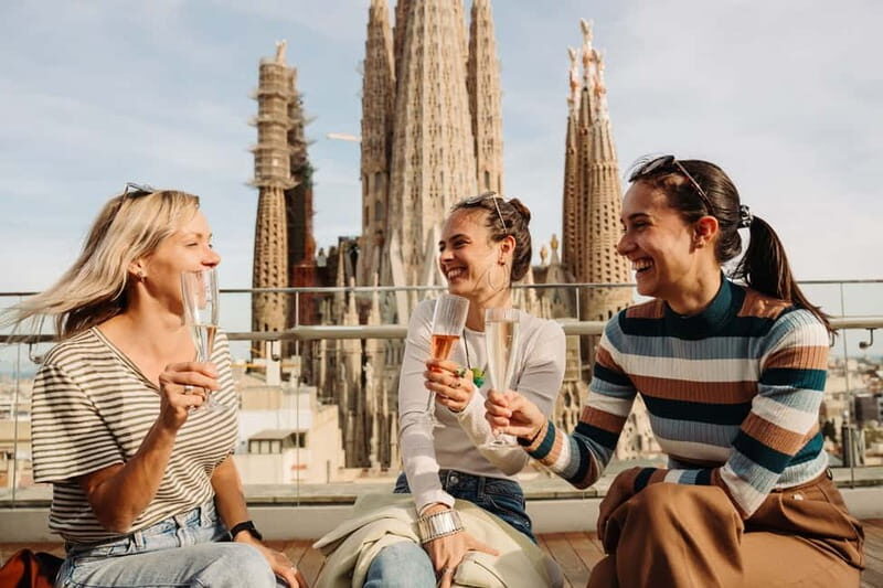 Barcelona: Sagrada Familia Evening Tour with Cava - A Closer Look at the Sagrada Familia Evening Tour