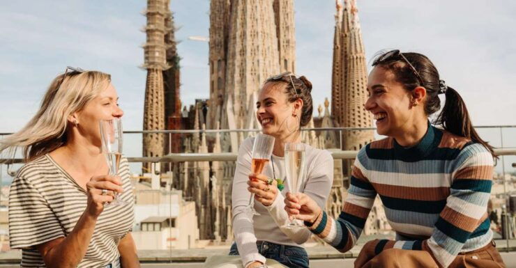 Barcelona: Sagrada Familia Evening Tour With Cava - Tour Highlights
