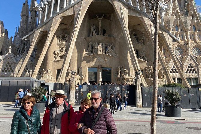 Barcelona : Sagrada Familia Guided Tour - Meeting Point