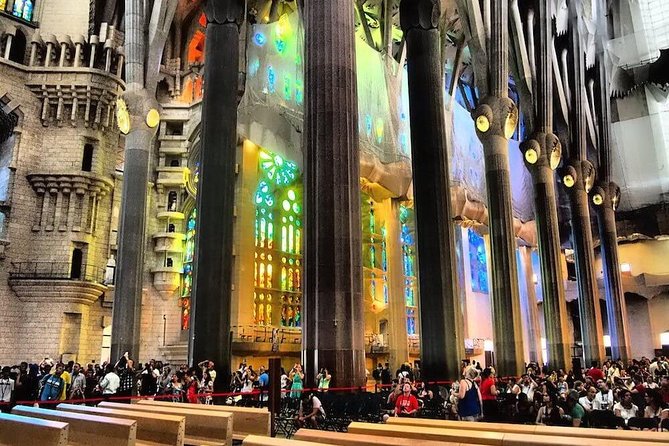 Barcelona : Sagrada Familia Guided Tour - Directions