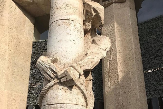 Barcelona : Sagrada Familia Guided Tour - The Sum Up