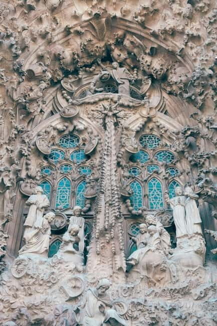 Barcelona: Sagrada Familia Guided Tour with Entry Ticket - Practical Details and Tips