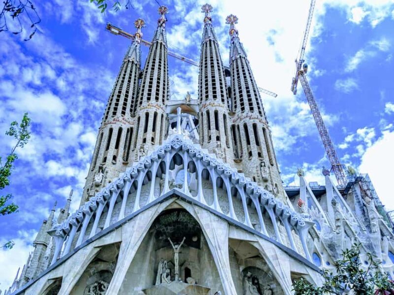 Barcelona: Sagrada Familia Guided Tour with Tickets - Good To Know