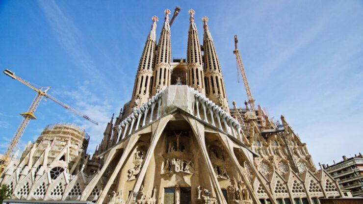 Barcelona & Sagrada Familia Half-Day Tour With Hotel Pickup - Tour Highlights and Itinerary