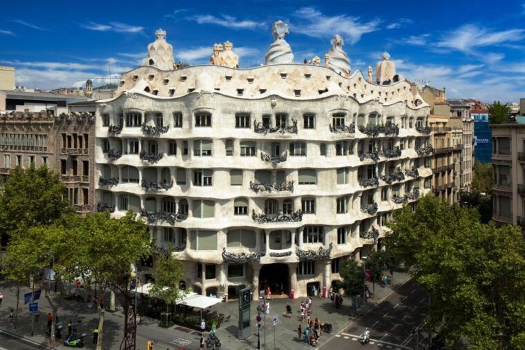 Barcelona: Sagrada Familia, La Pedrera & Cava Tasting Tour - Tour Features