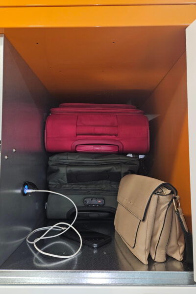 Barcelona Sagrada Familia: Luggage Storage 24H Size XL 4 Min Walking Distance - Multilingual Availability