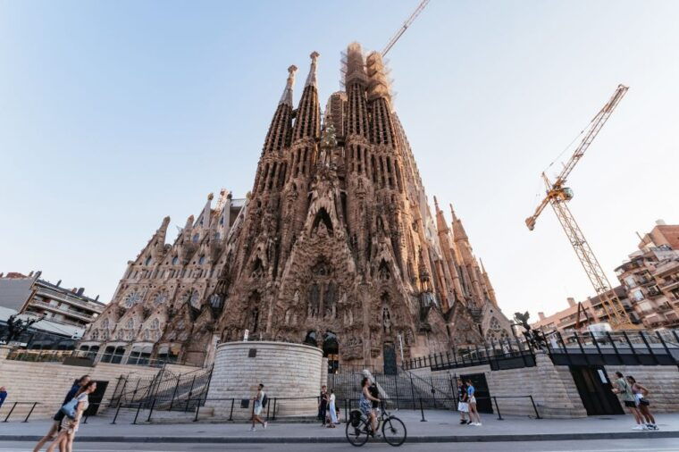 Barcelona: Sagrada Familia or City Sights Bike or Ebike Tour - Tour Experience and Guide