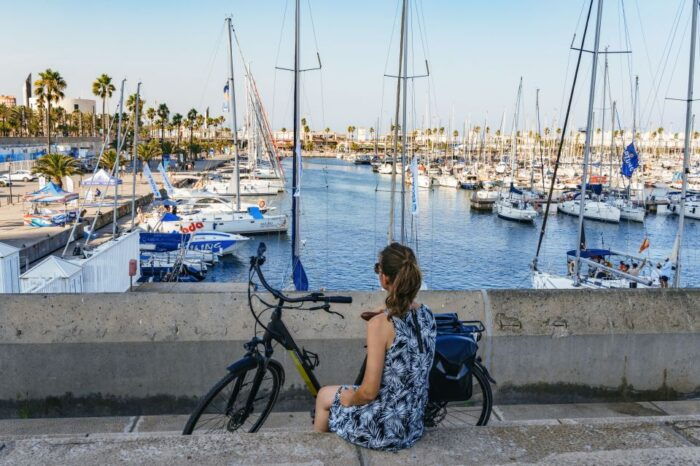Barcelona: Sagrada Familia or City Sights Bike or Ebike Tour - Choosing Between Bike and Ebike
