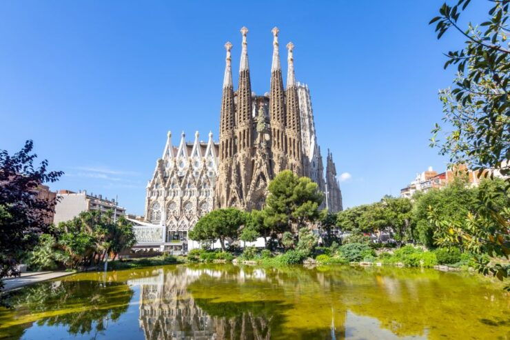 Barcelona: Sagrada Familia Priority Access Insider Tour - Tour Details