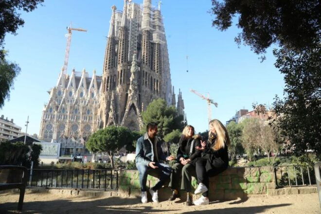 Barcelona: Sagrada Familia Priority Access Insider Tour - Important Information