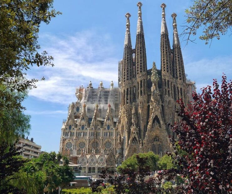 Barcelona: Sagrada Familia Skip the Line Guided Tour - Tour Experience
