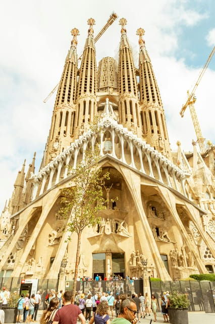 Barcelona: Sagrada Familia Skip the Line Guided Tour - Skip-the-Line Access