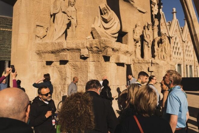 Barcelona: Sagrada Familia Skip-the-Line Guided Tour - Meeting Point and Security Checkpoint