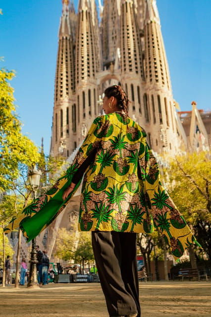 Barcelona: Sagrada Familia Skip-the-Line Tour & Photoshoot - Free Time to Wander the Basilica
