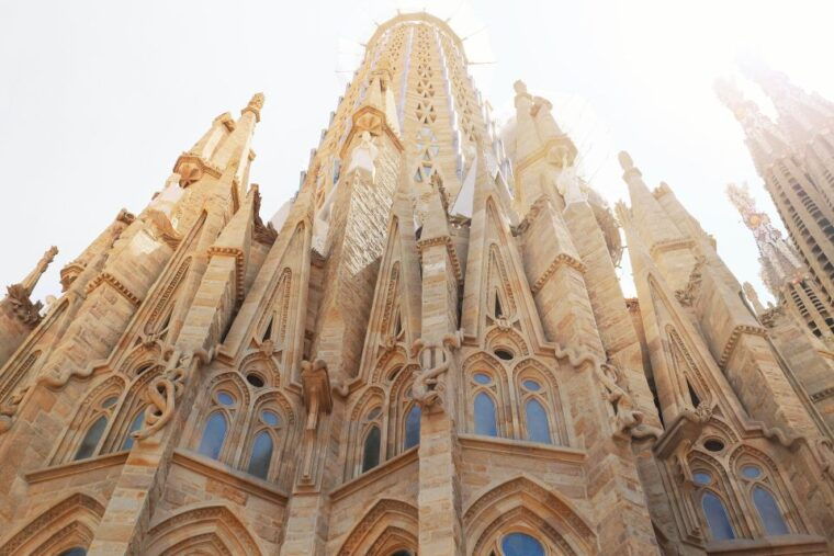 Barcelona: Sagrada Familia Small Group Guided Tour - Architectural Masterpiece