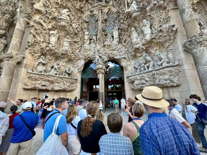 Barcelona: Sagrada Familia Small Group Tour & Skip the Line - Important Information