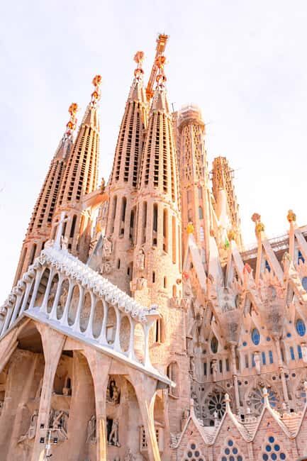 Barcelona: Sagrada Familia Tour & Authentic Tapas Experience - Good To Know