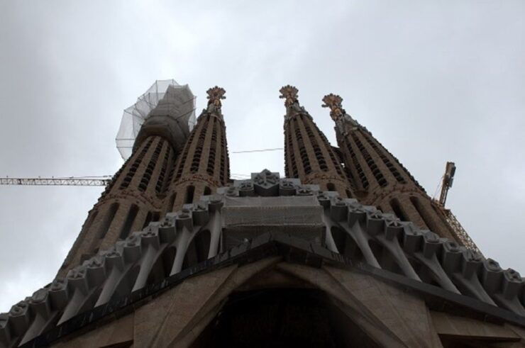 Barcelona: Sagrada Familia Tour of the Facades in German - Tour Duration and Guide Language