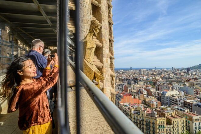 Barcelona: Sagrada Familia Tour & Optional Tower Visit - Tower Visit and Views