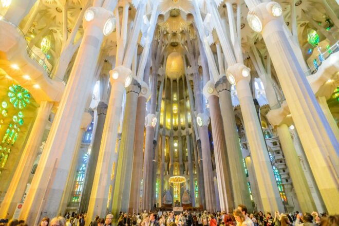 Barcelona: Sagrada Familia Tour & Optional Tower Visit - Museum Gaudí Exploration
