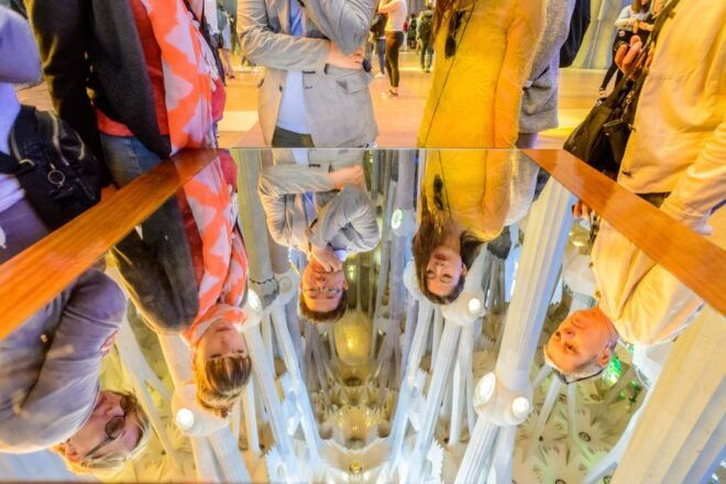 Barcelona: Sagrada Familia Tour & Optional Tower Visit - Fully Guided Tour