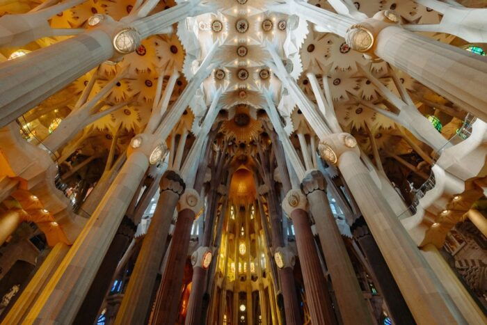 Barcelona: Sagrada Familia Tour W/Skip-The-Line Entry Ticket - Appreciating the Architectural Innovation